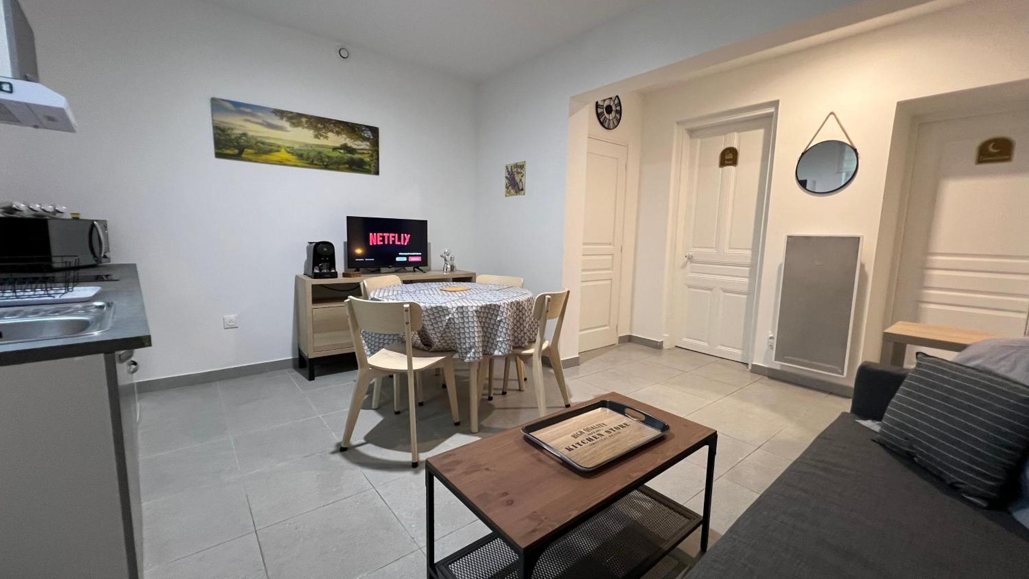 Fenix Appartement T2 40 M2 Cosy Rdc Plein Centre Ville Pierrelatte Dış mekan fotoğraf